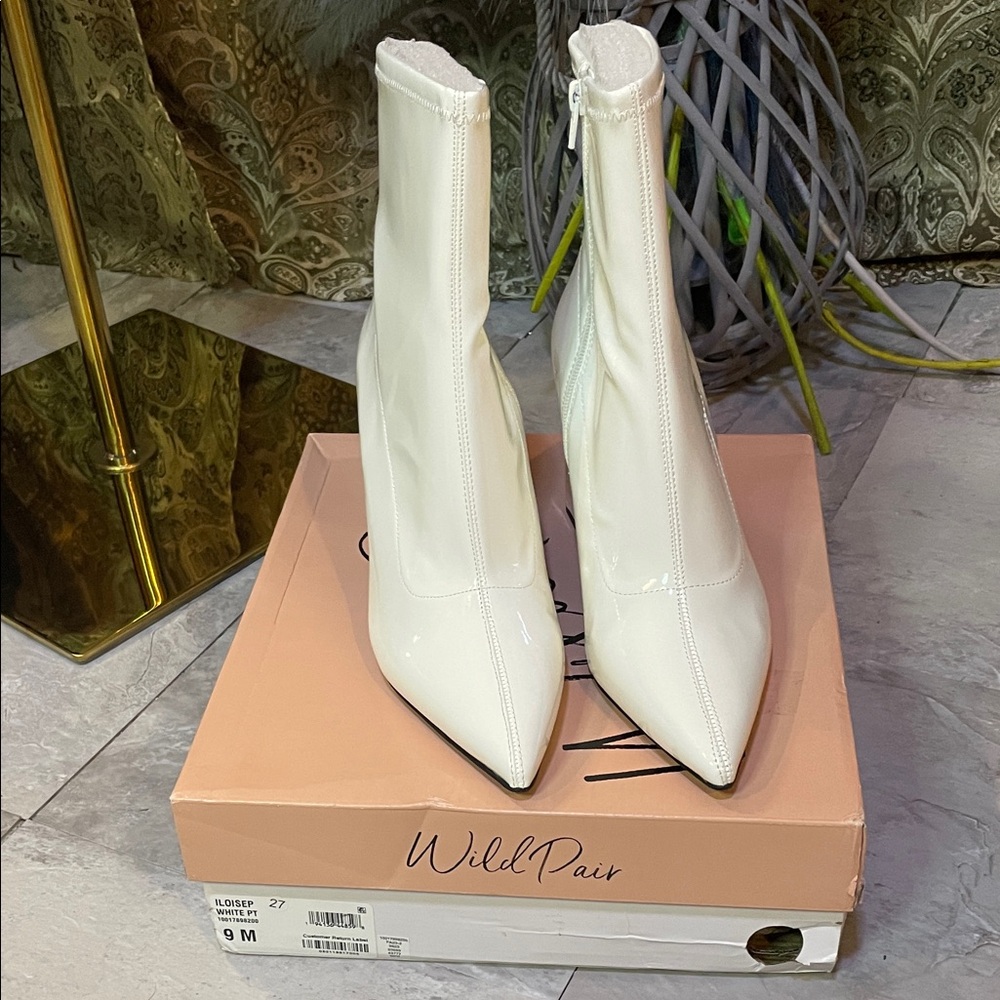 Wild Pair Sleek White Heeled Boots